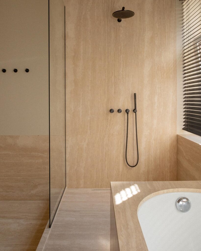 A Modern And Minimalist Bathroom Design
