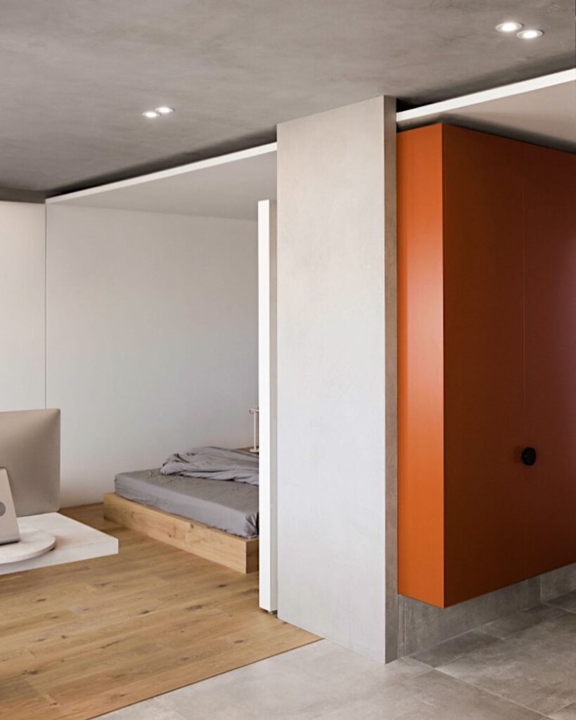 Minimalist Bedroom Design With Wooden Flooring And Accents