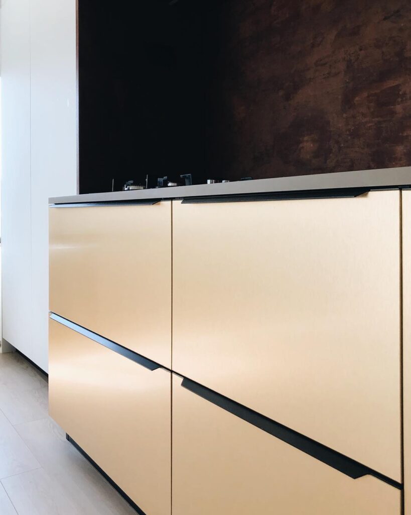 Minimalist Kitchen Cabinetry with Neutral Tones