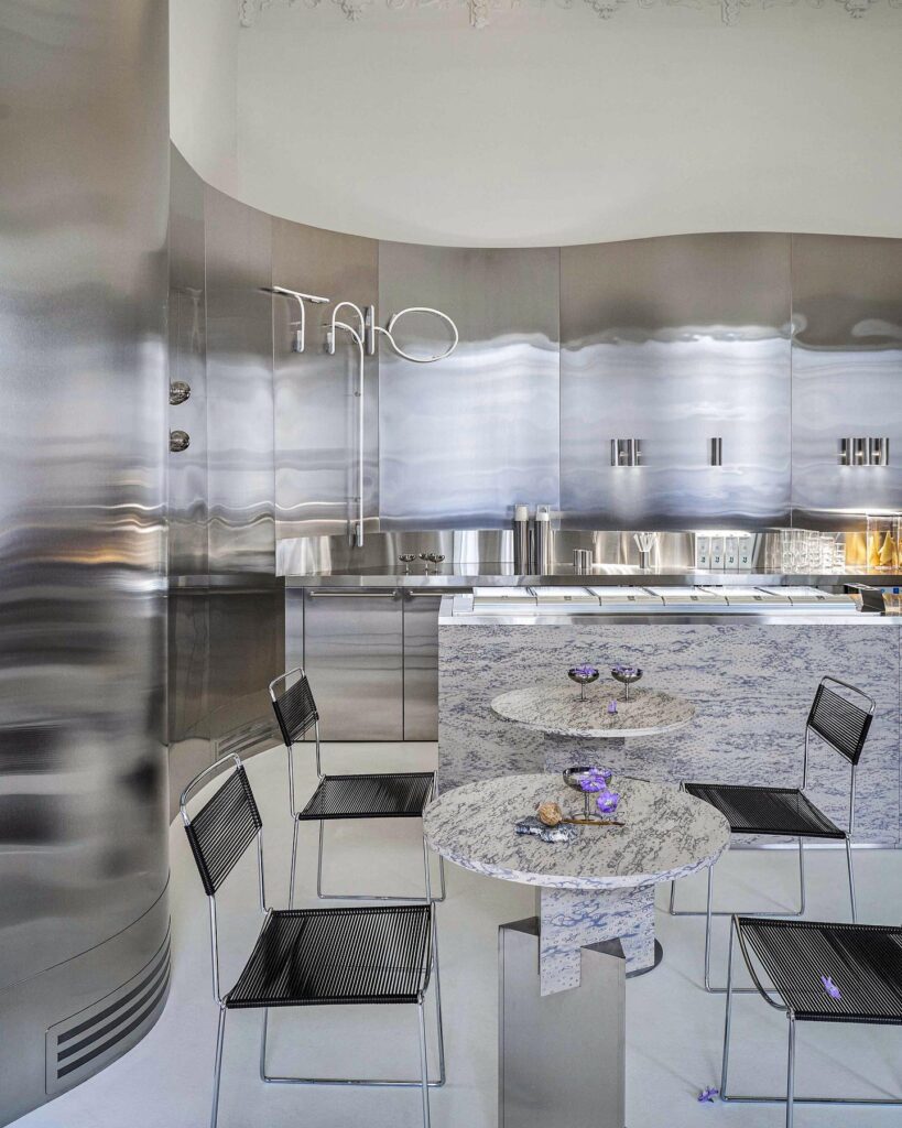 A Modern and Sleek Kitchen Design